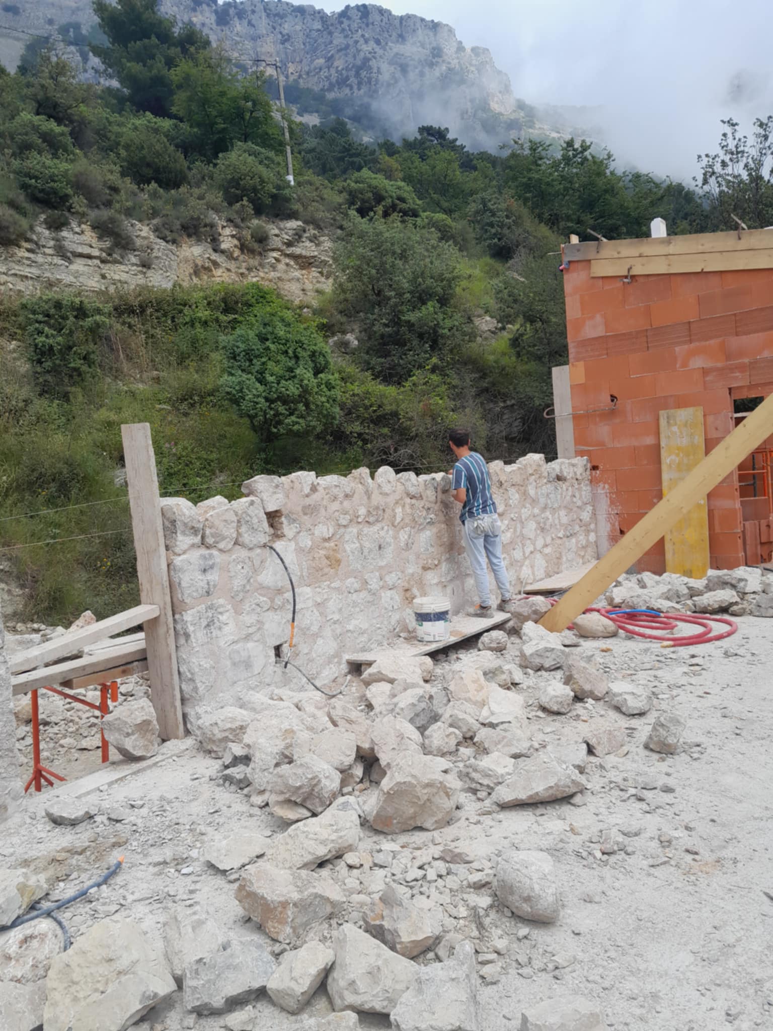 Construction d'une maison en pierre