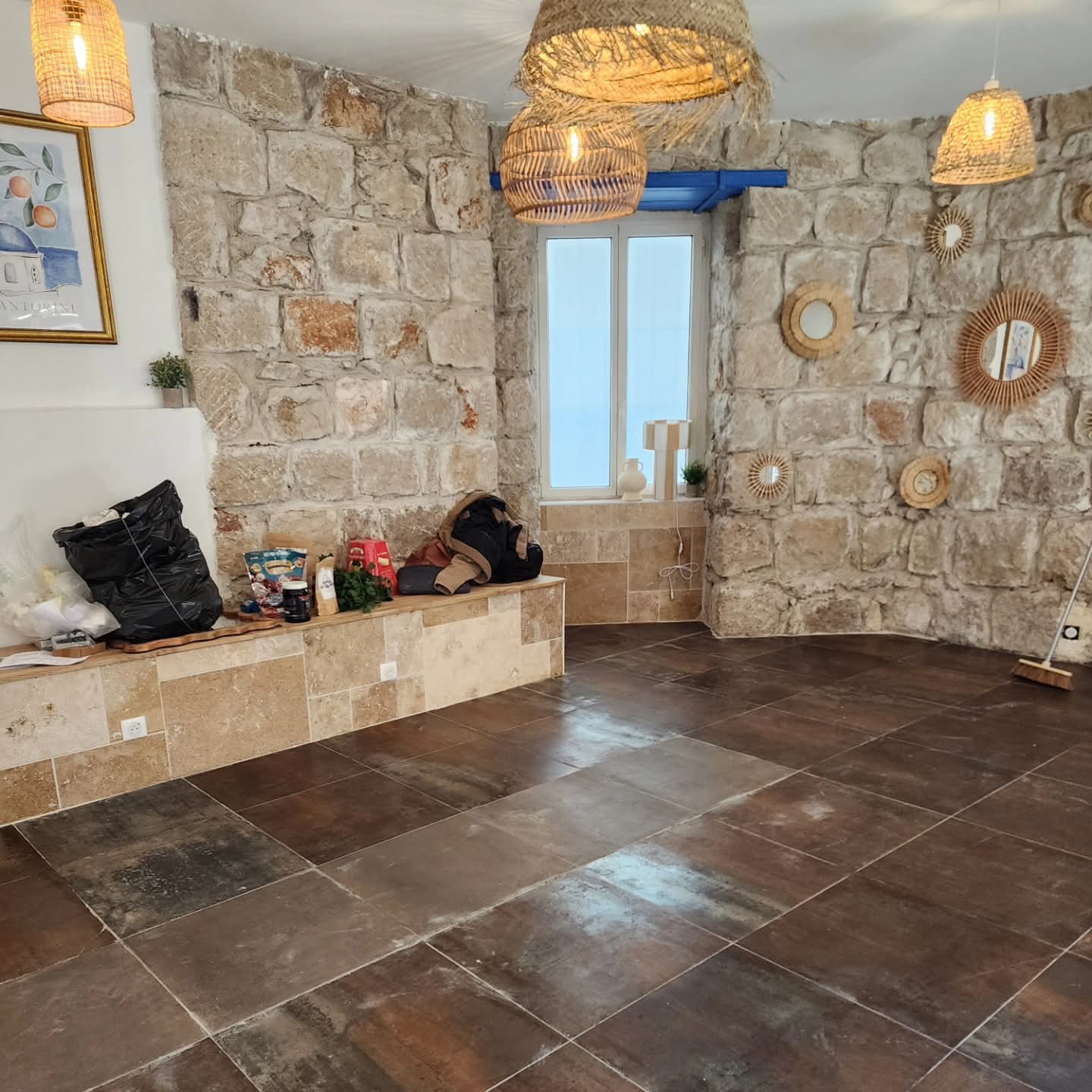 Construction d'une banquette carrelée en travertin