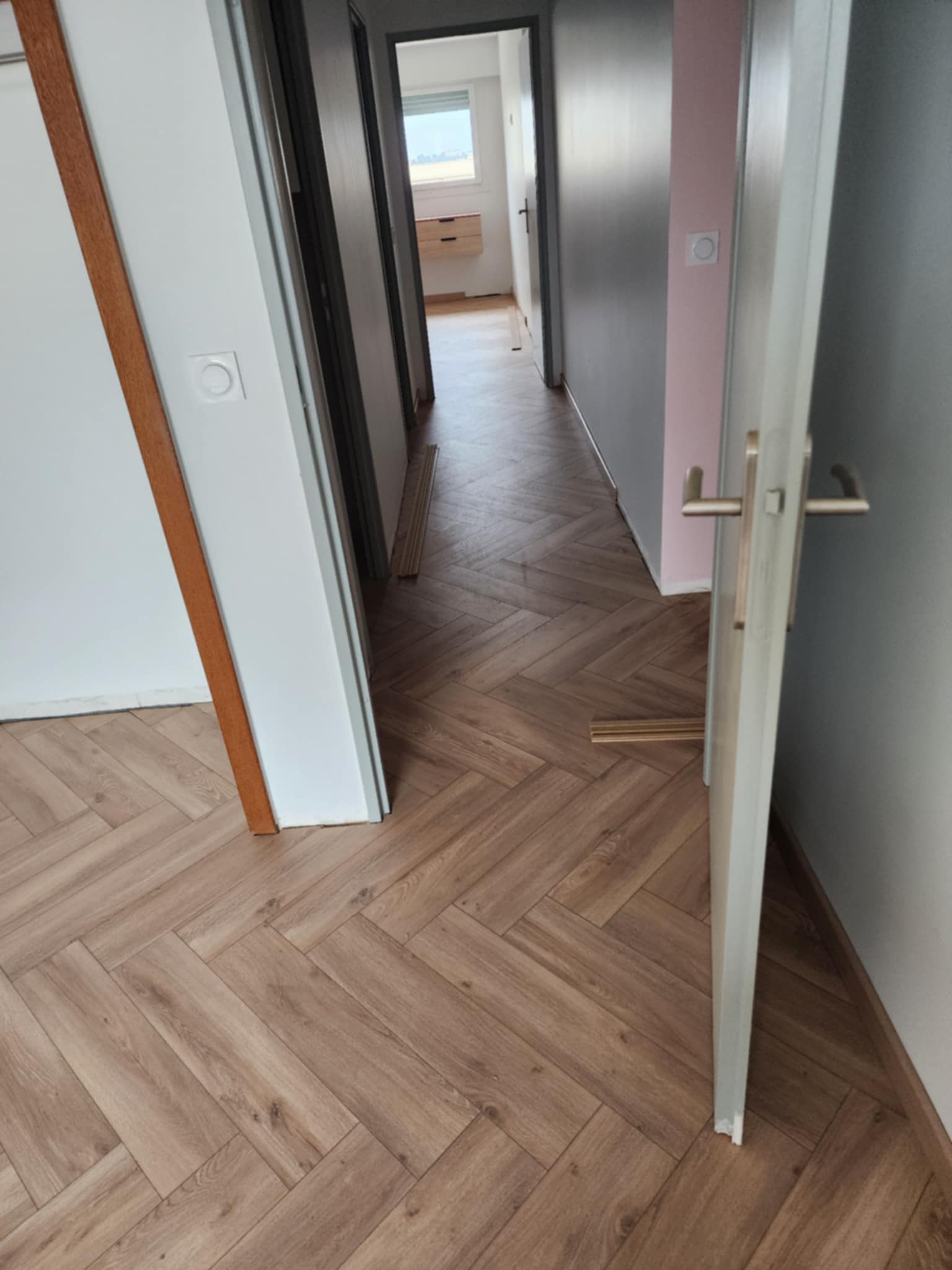 Pose de parquet au sol