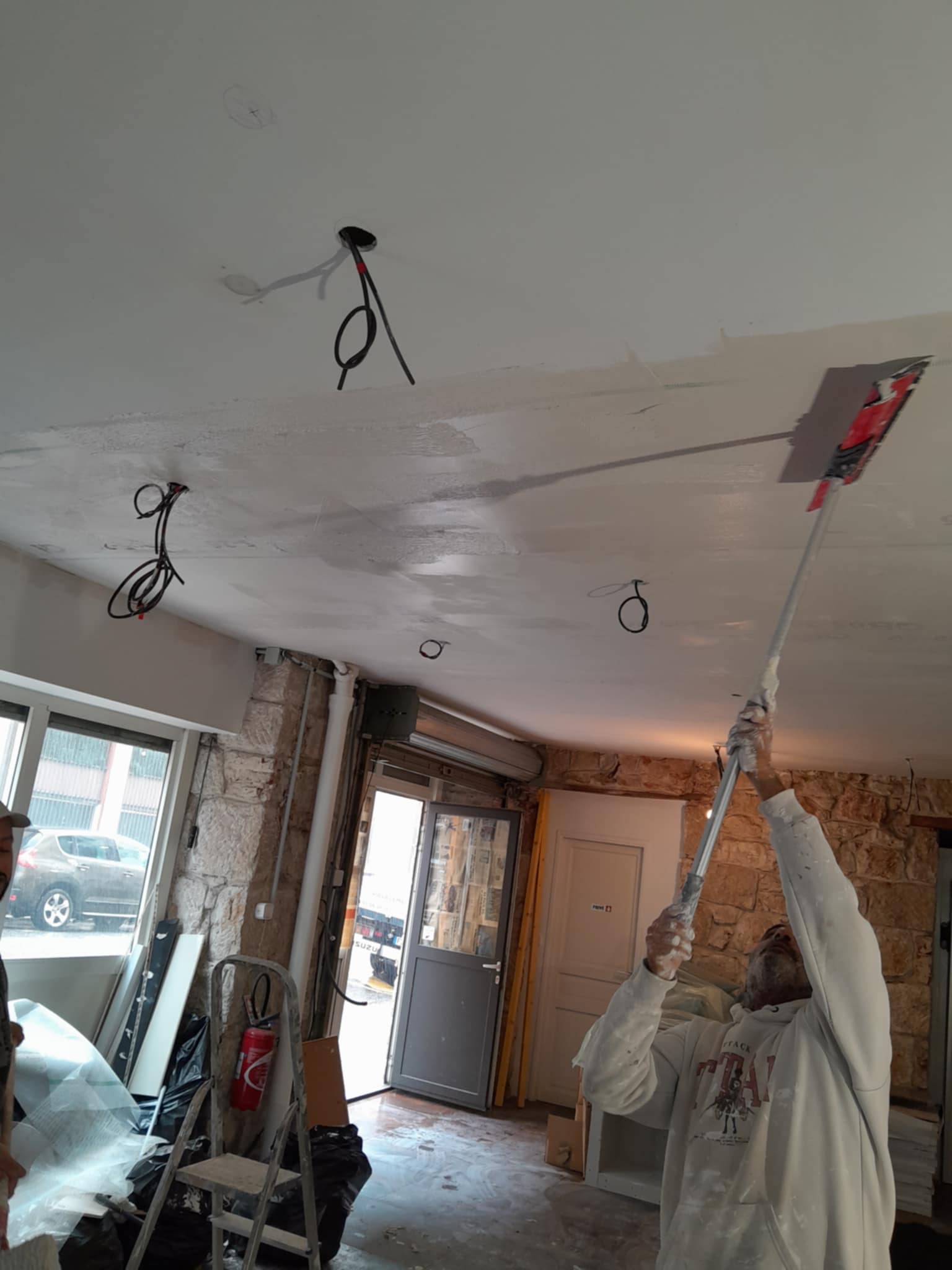 Réalisation de la peinture d'un plafond